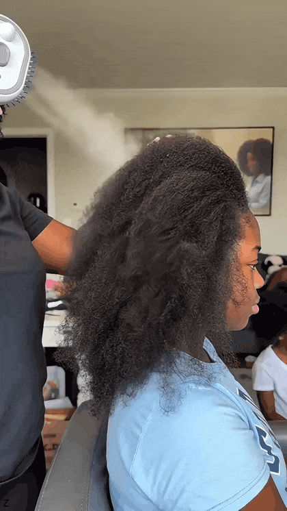 CHEVELUX™ : La brosse vaporisante 3 en 1 chargable